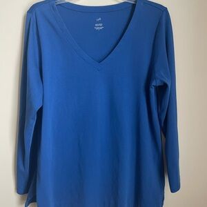 J. Jill Women's  simply Supima  Vibrant Blue Long Sleeve V-Neck side split Tee